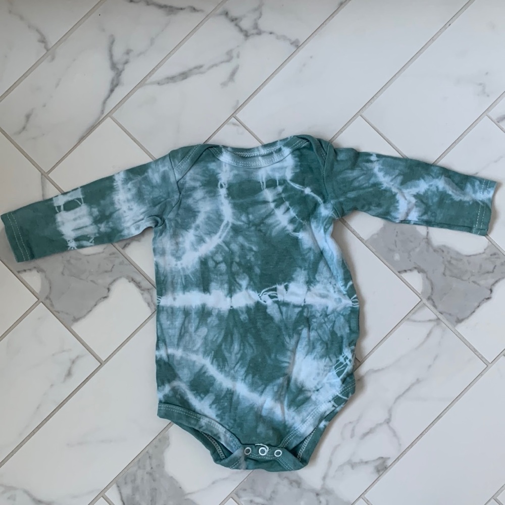 Baby Green/White Tie-Dye Long Sleeve Bodysuit